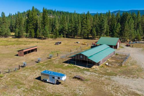 River Cabins | The Lost Sierra Ranch