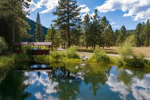 River Cabins | The Lost Sierra Ranch