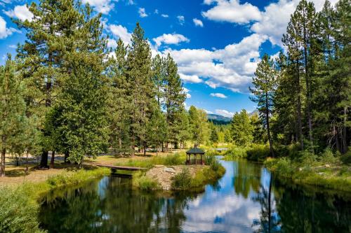 River Cabins | The Lost Sierra Ranch