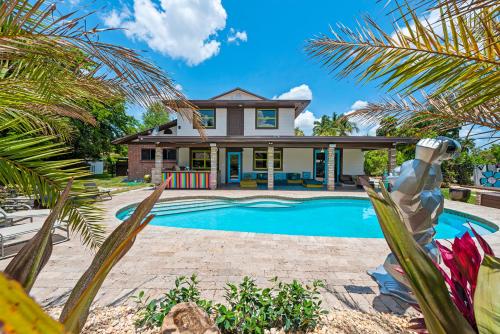 Blockchain · Acre Lot w/ Pool-Hot Tub-Bars-Tiki-Games-Theater! in Miami, USA