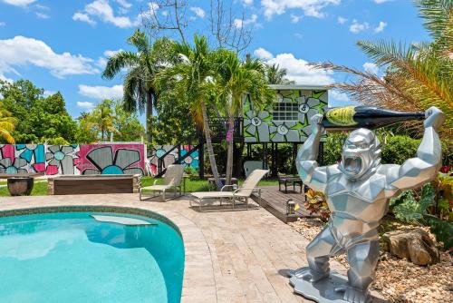 Blockchain · Acre Lot w/ Pool-Hot Tub-Bars-Tiki-Games-Theater! in Miami, USA
