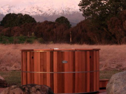 Exterior view, Sno Ruapehu - Horopito Holiday Home in Ohakune
