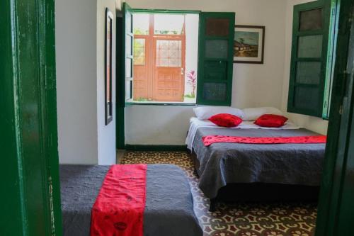 1 double bed, 1 twin bed