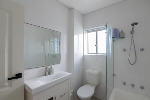 Stunning Maroubra Beachview Apt with Parking - image 11