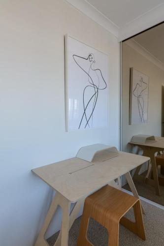 Stunning Maroubra Beachview Apt with Parking - image 10