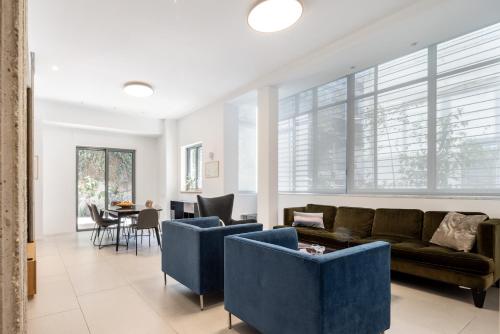 Heart of Tel Aviv Garden Oasis by Sea N' Rent - image 3