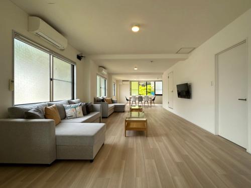 bHOTEL Kaniwasou 201 2BR Apt, Near Itsukushima Shrine, For 12 Ppl