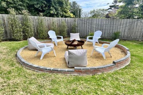 Garden, McCrae Holidays by Ready Set Stay near Goolgowie Bushland Reserve