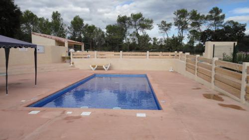 Peldbaseins, Bungalow Claret in Vacquieres