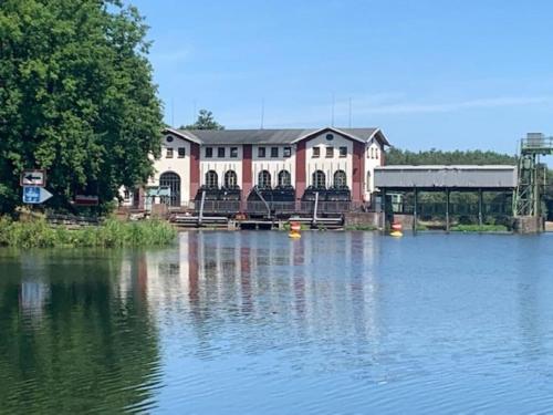 Létesítmények, Amazing holiday home near the lake in Hambuhren