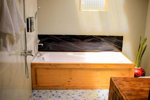 Fürdőszoba, Amanya Hut Sleeps 6 with Mountain Views in Amboseli
