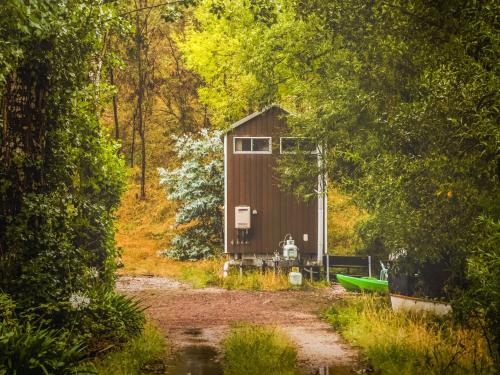 Quiet Lake House In Winery