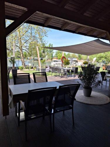 Duna Garden Hotel - image 12