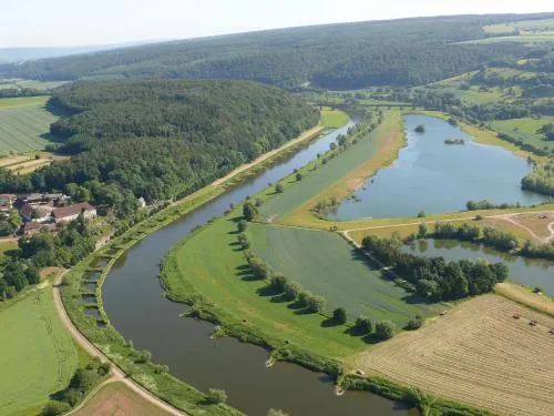Ferienwohnung MW 1b 82m2 Höxter Weserbergland Weser inkl 2 Terrassen Wäsche und Endreinigung Self CheckIn in Höxter, Deutschland