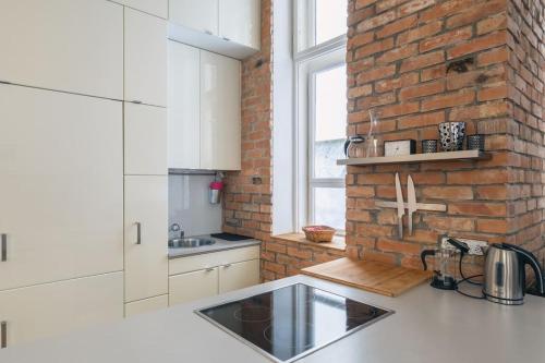 StylishLarge & Bright Loft in City Center by NW - image 8
