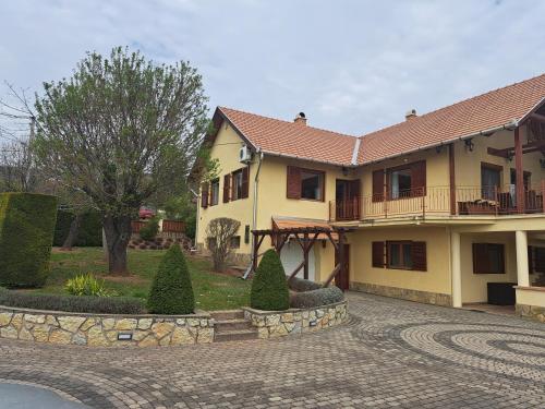 Veronika Panoráma Villa - Location saisonnière - Paloznak