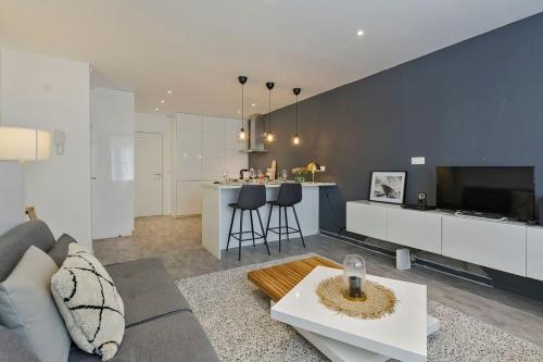 Heavenly Apartment with cosy patio at 10 min from the beach