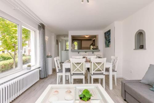 Charming beachside villa with private terrace gîte à louer Duinbergen