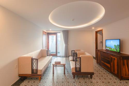 PREMIER EXECUTIVE OCEAN SUITE