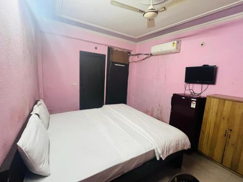 Hotel Saket Place - Near Saket Metro