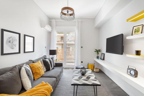 Bright, Modern Retreat Near Acropolis in Koukaki, Atény