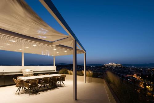 Kalypso, Urban Apartment with Unique Views of The Acropolis! 2, Athens