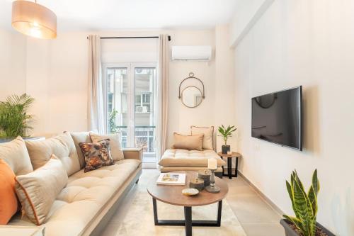 Stylish, 3-brdm Family Apartment near Acropolis!, Atenas