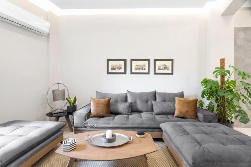 Deluxe 3-BDRM Urban-industrial Apt at Acropolis, Athènes