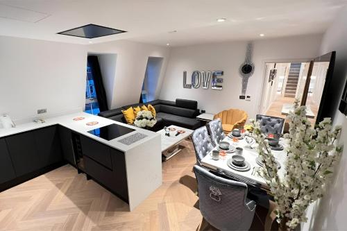Marble Arch Penthouses with Skyline Views - image 11