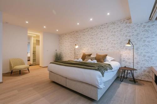 Huswell - Spacious apartment with parking on prime location - Tap to explore photos