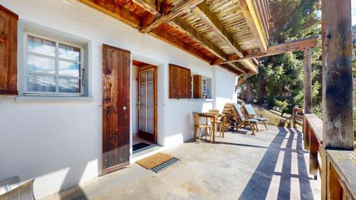 陽台/露台, Charming alpine studio in the Val d'Anniviers in 聖路加