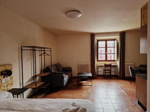 Hotel y Albergue Real Fabrica de Ezcaray – Ezcaray, WV