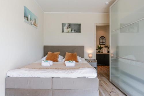 Huswell - Spacious house with garden and parking - Tap to explore photos