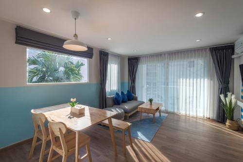 Otter House Aonang Soi 13 Room Type - Family Room with Mountain View