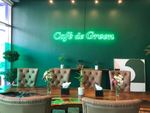 Restaurant, The Clover Hotel Angeles City near Fields Ave