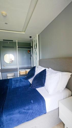 Neroki's Crib Cozy & Luxurious Staycation!