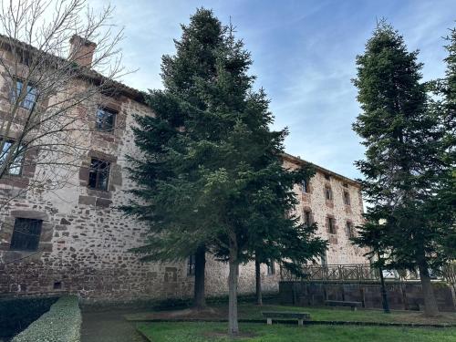 Hotel y Albergue Real Fabrica de Ezcaray – Ezcaray, WV