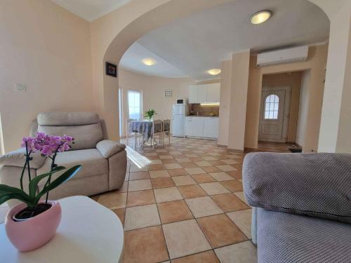 Apartment image 10