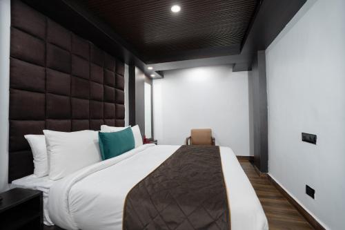 Family Room image 1