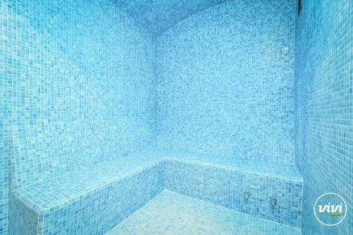 ViVi Homes - The Heights Pool Gym Sauna Terrace & Sea View - image 5
