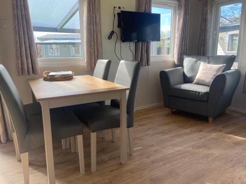 Camping de Duinhoeve Chalet Vogel not for companies in นิวฮัมสเตเดอ