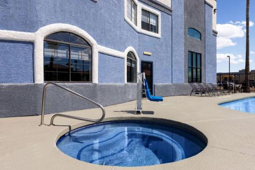 Days Inn & Suites by Wyndham Tucson/Marana