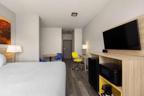 Days Inn & Suites by Wyndham Tucson/Marana