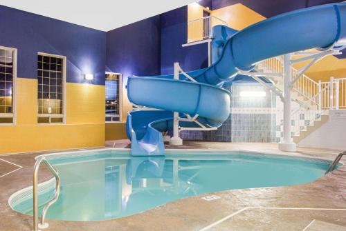 Vistas, Ramada by Wyndham Red Deer Hotel and Suites in Red Deer (AB)