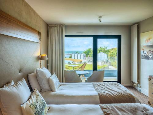 Classic Queen or Twin Room with Sea View