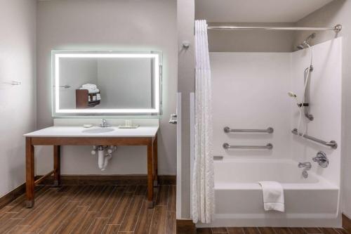 La Quinta Inn & Suites by Wyndham Houston Nw Beltway 8 / West Rd - image 6