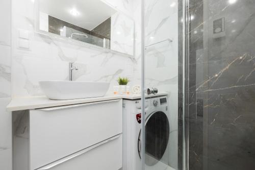Schillera Apartments Warsaw by Noclegi Renters, Warsaw (photo 8)
