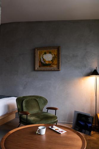 Twin Room with Park View with Bathtub image 10