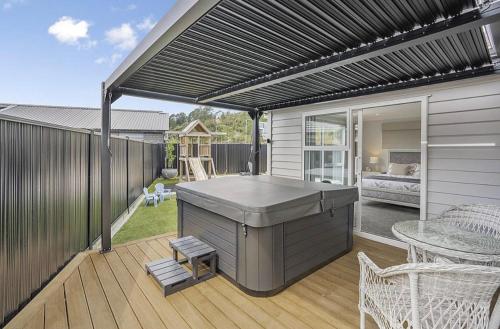 อ่างแช่น้ำร้อน, Private Ensuite with Spa in Upper Hutt in อัพเปอร์ ฮัท