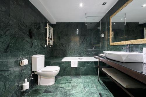 Superior Double Room image 5